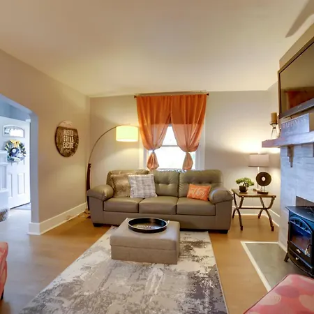Pittsburgh Home With Private Yard 3 Mi To Dtwn!